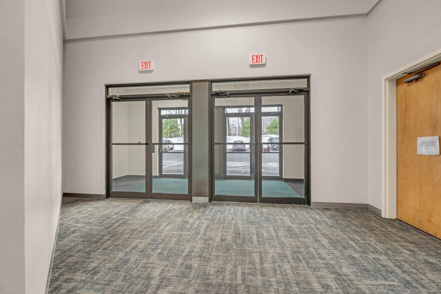 More Photos Of 401 Monroe Tpke, Monroe General Retail For Lease