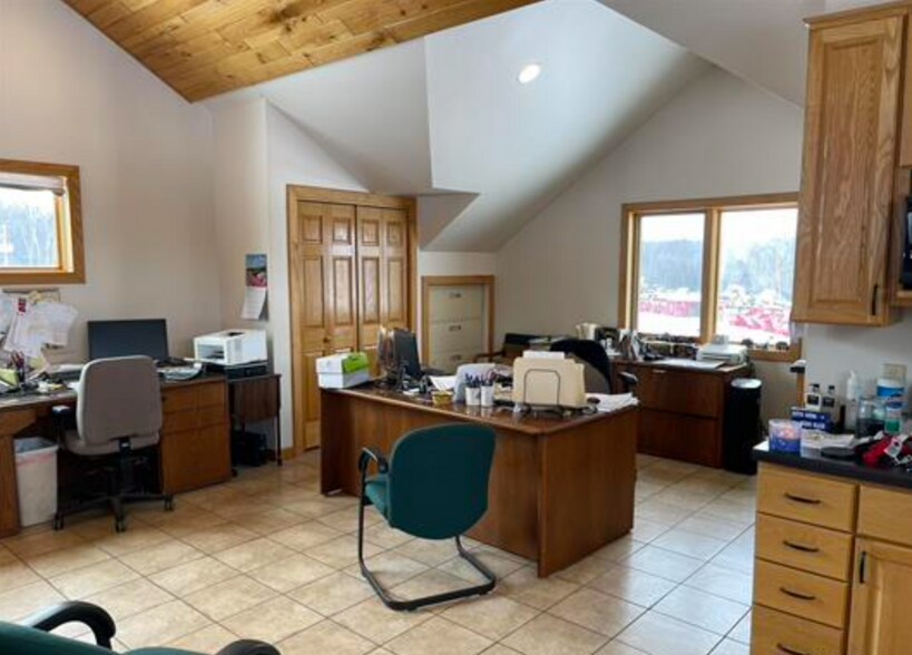 More Photos Of 100 Axle Dr, Caspian Service For Sale