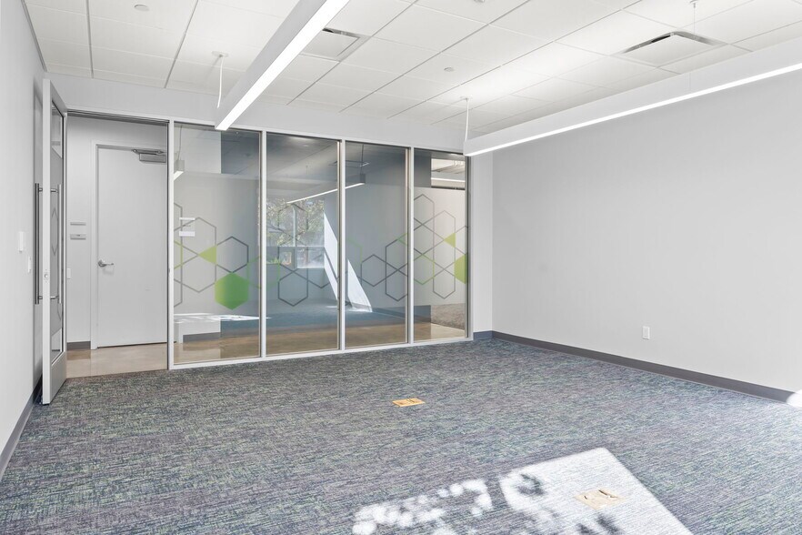 More Photos Of 6398 Cindy Ln, Carpinteria Office For Sale