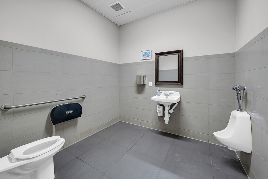 More Photos Of 11715 Spring Cypress Rd, Tomball Storefront For Lease