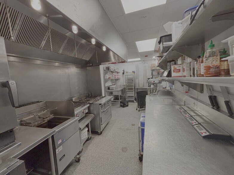 More Photos Of 1635-1637 N Damen Ave, Chicago Storefront For Sale