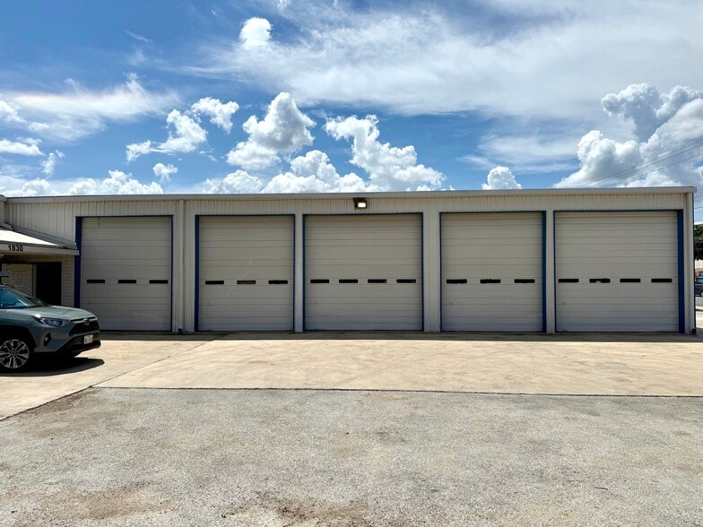 More Photos Of 1830 Jackson Keller Rd, San Antonio Warehouse For Sale