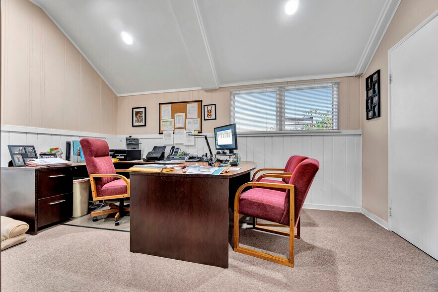 More Photos Of 209 E I St, Ontario Office Residential For Sale