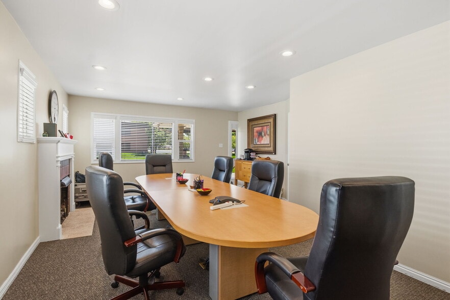 More Photos Of 1872 S Main St, Salt Lake City Freestanding For Sale