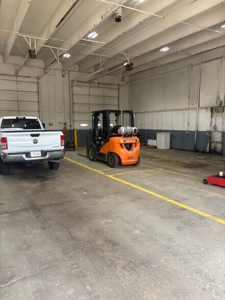 More Photos Of 821 E 25th St N, Wichita Industrial For Sale