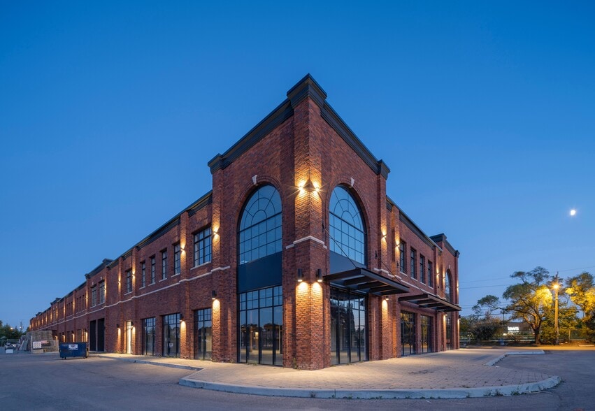 More Photos Of 2650 St Clair Av W, Toronto Freestanding For Sale