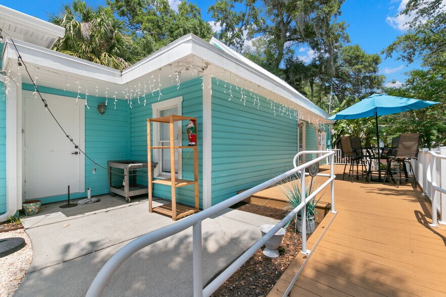 More Photos Of 135 4th Ave N, Safety Harbor Freestanding For Sale