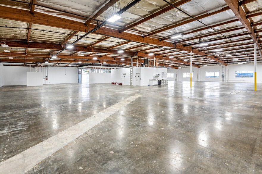 More Photos Of 10150-10200 Jefferson Blvd, Culver City Warehouse For Lease