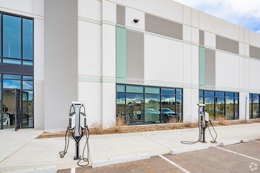 More Photos Of 14820 Compark Blvd, Parker Industrial For Sale