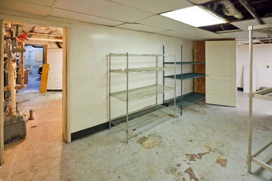 More Photos Of 17 N Washington St, Ypsilanti General Retail For Sale