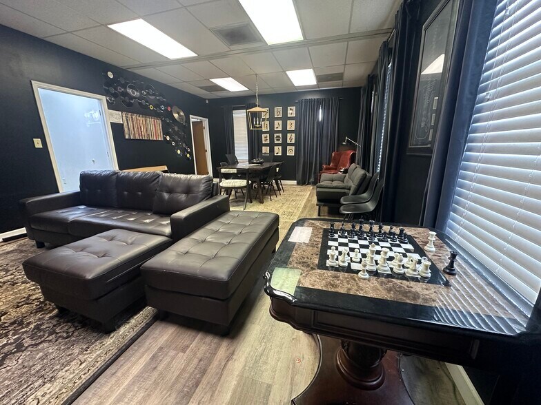 More Photos Of 22 Garlington Rd, Greenville Office For Lease