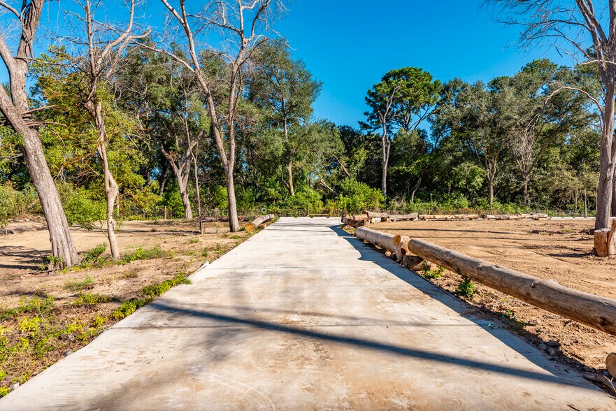 More Photos Of 225 Foster Street, Alvin Land For Sale