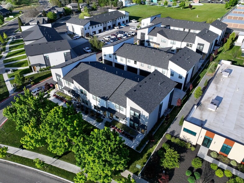 More Photos Of 220 N Spring Creek Pky, Providence Apartments For Sale