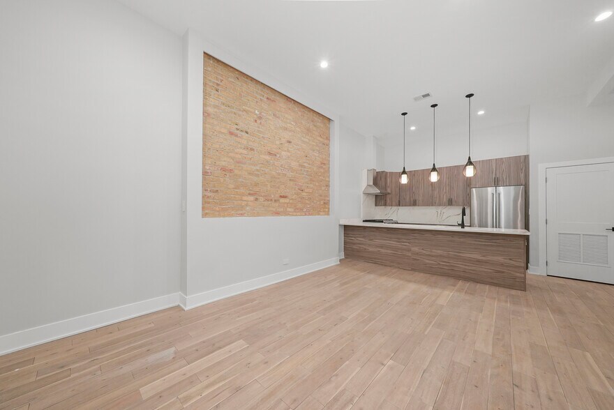 More Photos Of 64 E Cedar St, Chicago Apartments For Sale