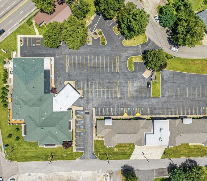 More Photos Of 1002 Cornerstone Dr, Paris Healthcare For Sale