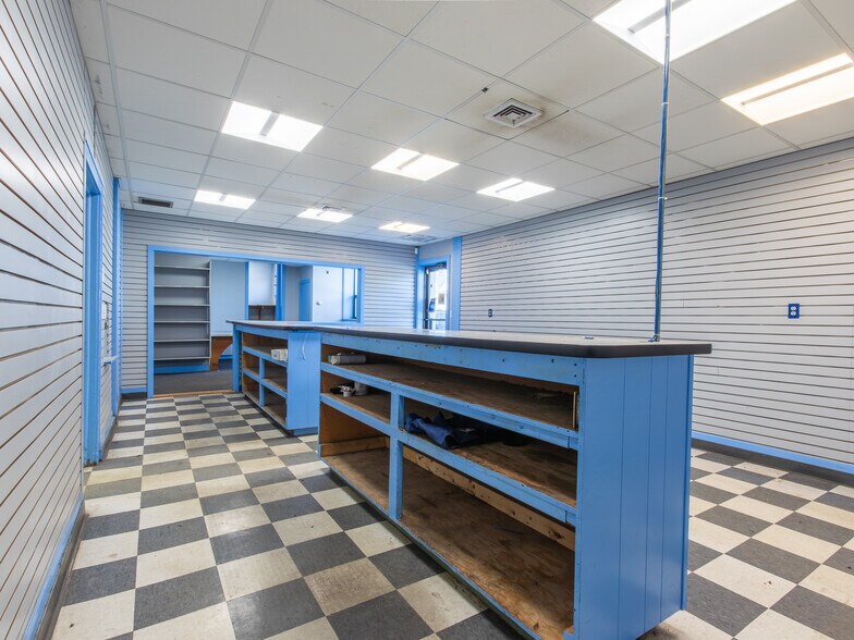 More Photos Of 66 Ralston St, Keene Distribution For Sale