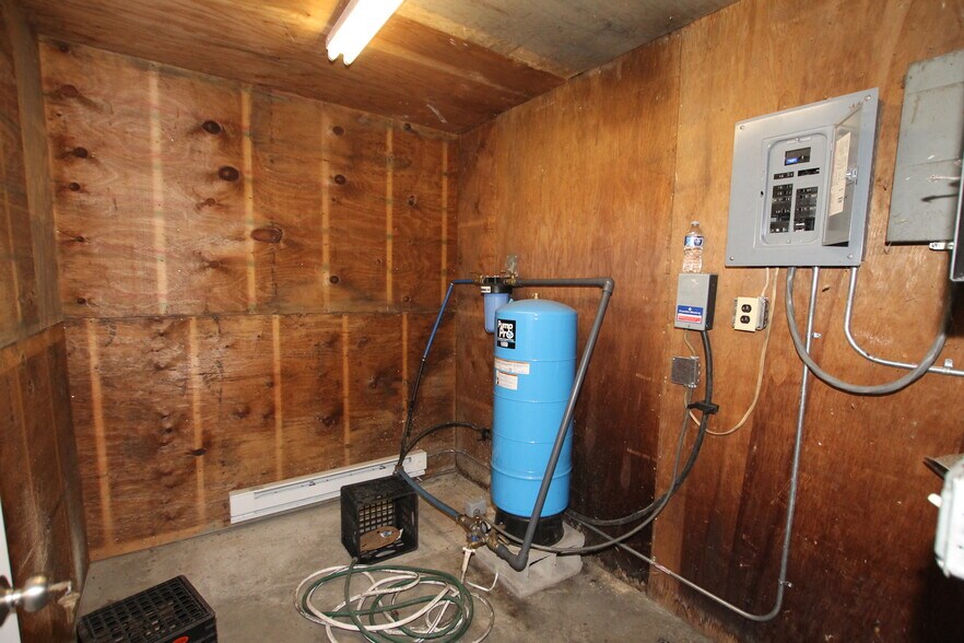 More Photos Of 9 Old Westminster Rd, Hubbardston Warehouse For Lease