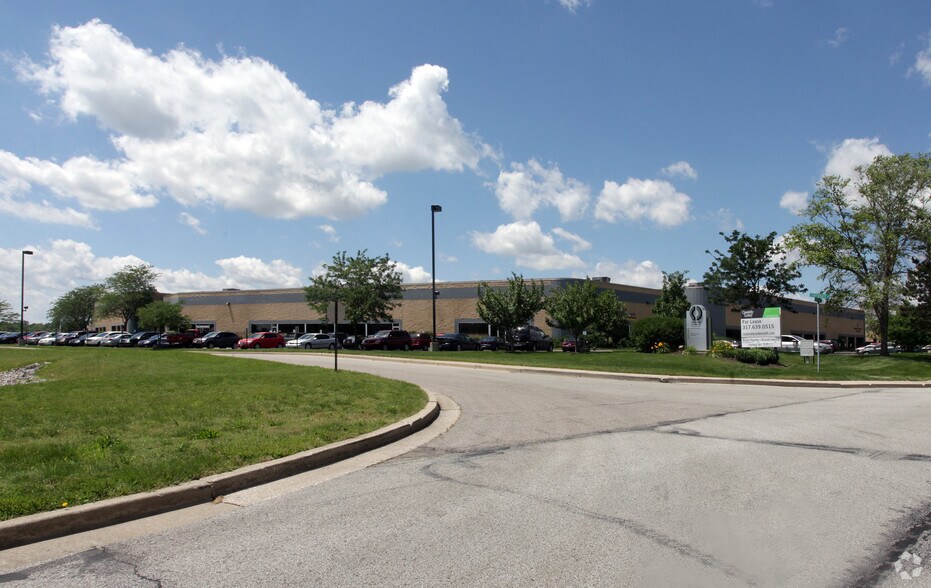 More Photos Of 6000-6488 Corporate Way, Indianapolis Flex For Lease