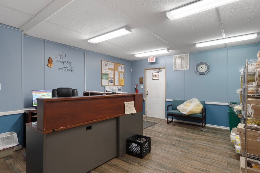 More Photos Of 15464 Cortez Blvd, Brooksville Unknown For Lease