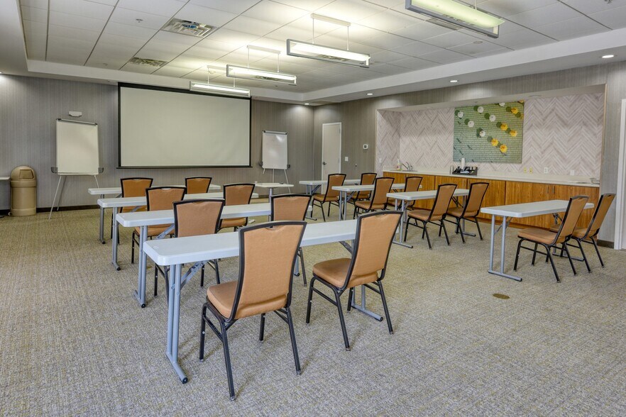 More Photos Of 2120 Nasa 1 Rd, Seabrook Hotel For Sale
