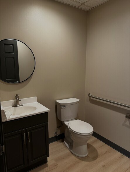 More Photos Of 10600-10628 W 87th St, Overland Park Office For Lease