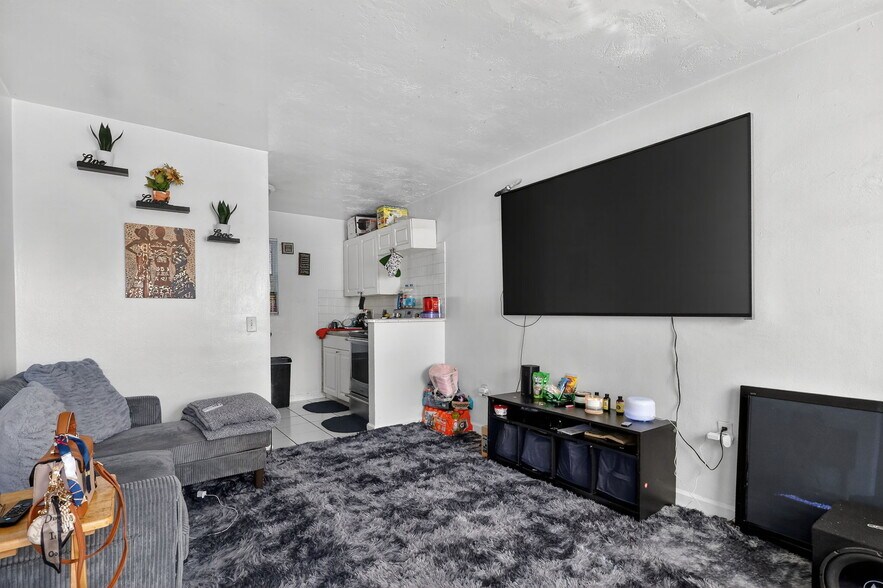 More Photos Of , Hollywood Multifamily For Sale