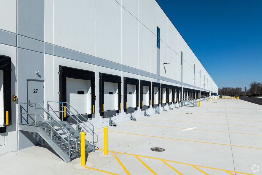 More Photos Of 85 Main St, Spotswood Manufacturing For Lease