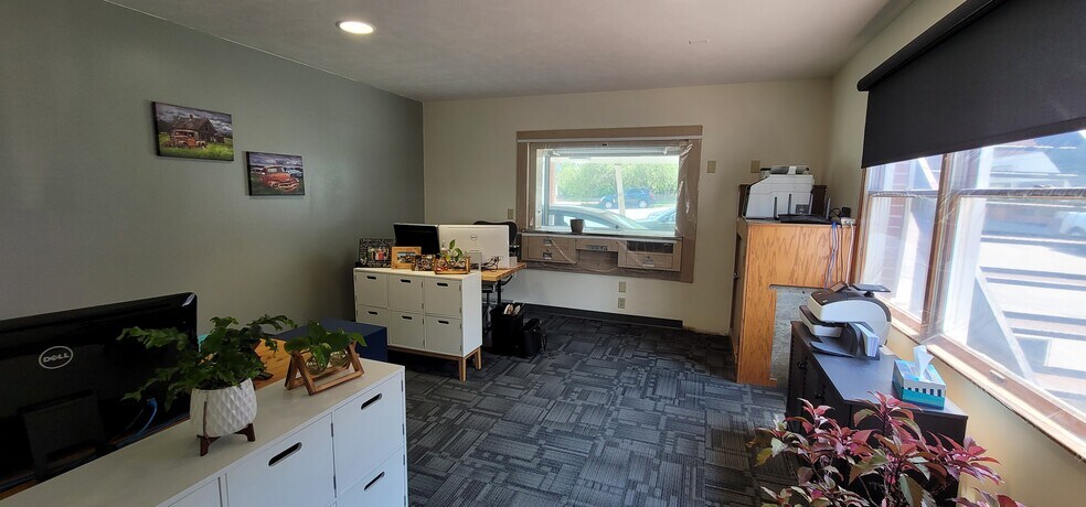 More Photos Of 1314 Galvin Rd S, Bellevue General Retail For Lease