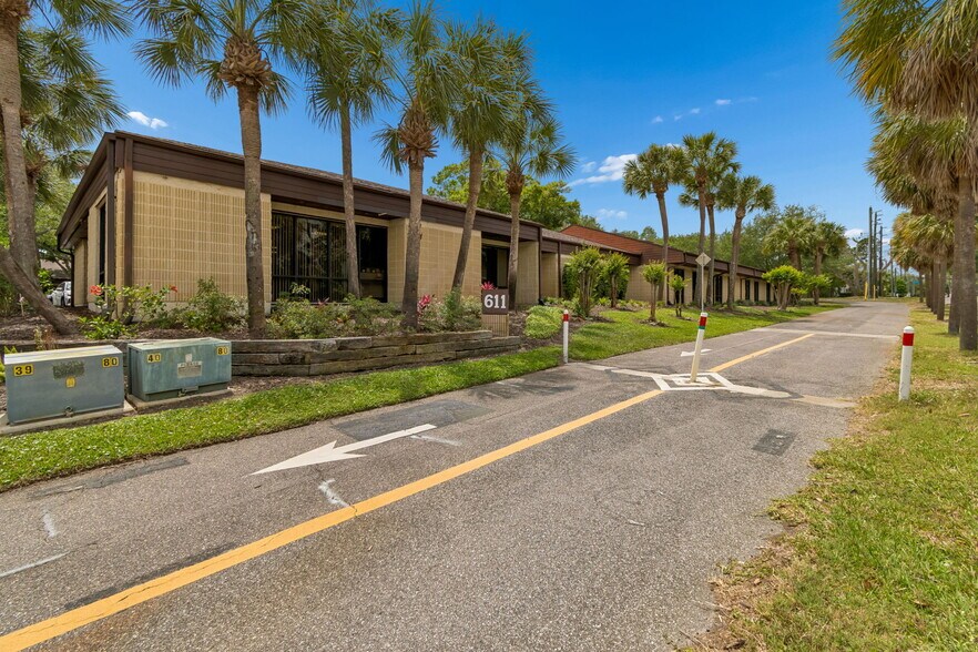 More Photos Of 611 Druid Rd E, Clearwater Medical For Sale