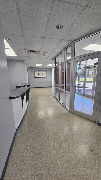 More Photos Of 6460 Atlanta Hwy, Alpharetta Veterinarian Kennel For Lease
