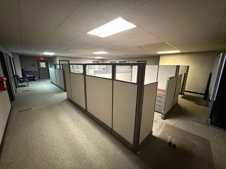 More Photos Of 1001 Berryville St, El Paso Warehouse For Sale