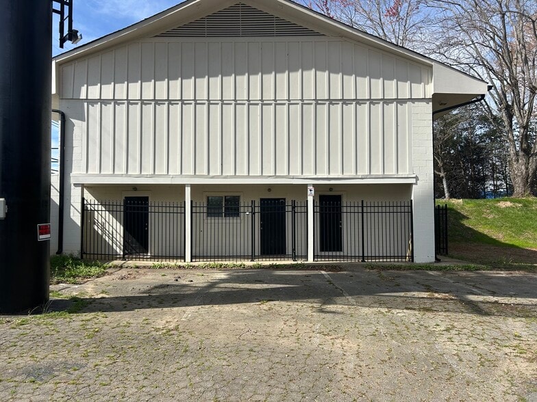 More Photos Of 3439 Myer Lee Dr, Winston-Salem Freestanding For Lease