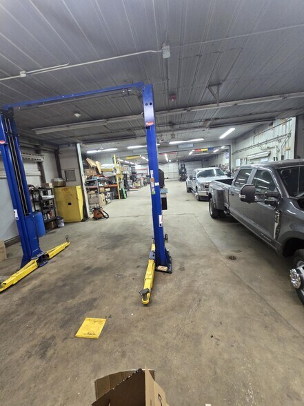 More Photos Of 16600 Crawford Ave, Country Club Hills Warehouse For Lease