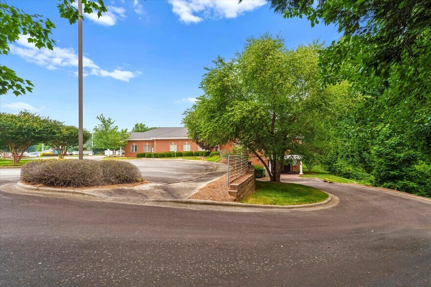 More Photos Of 1146 N New Hope Rd, Gastonia Medical For Sale