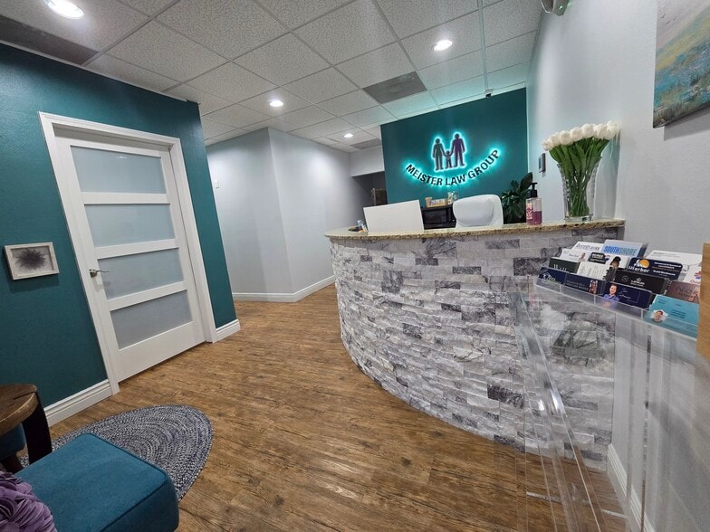 Primary Photo Of 13131 Kings Lake Dr, Gibsonton Medical For Lease