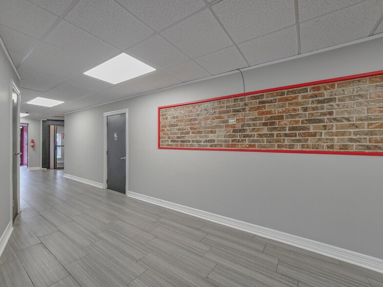 More Photos Of 6001 Nw Expressway, Oklahoma City Office For Sale