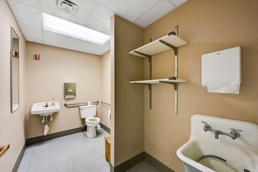 More Photos Of 301 Delaware Ave, Olyphant Office For Sale