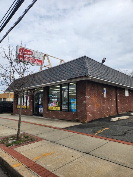 Primary Photo Of 550 Hamilton St, Somerset Convenience Store For Sale