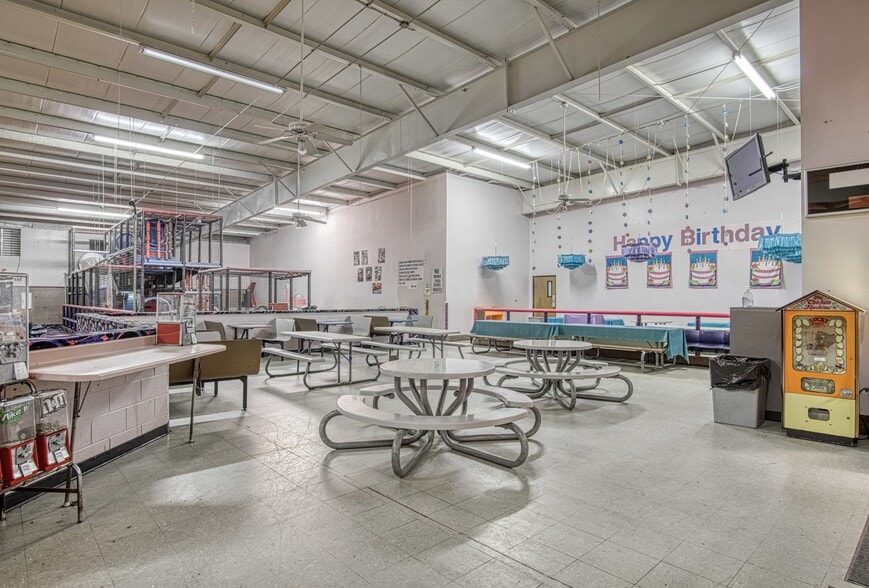 More Photos Of 3174 Salem Rd SE, Conyers Flex For Sale