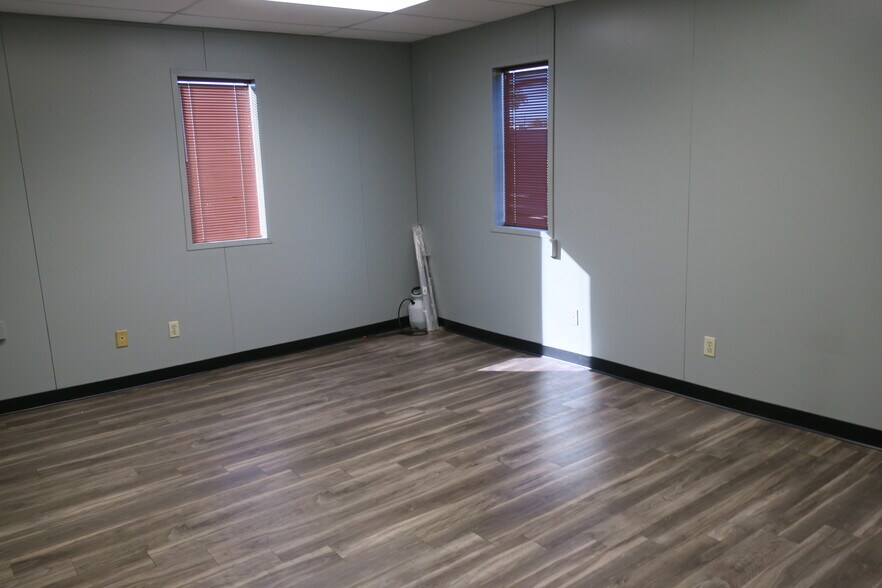 More Photos Of 3600 S Council Rd, Oklahoma City Manufacturing For Lease