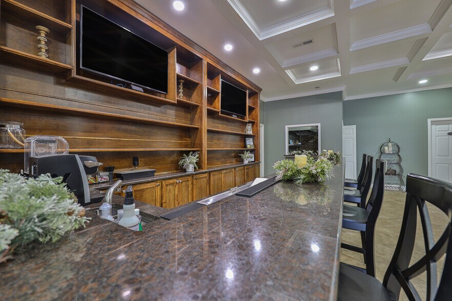 More Photos Of 115 Neal St, Martin General Retail For Sale