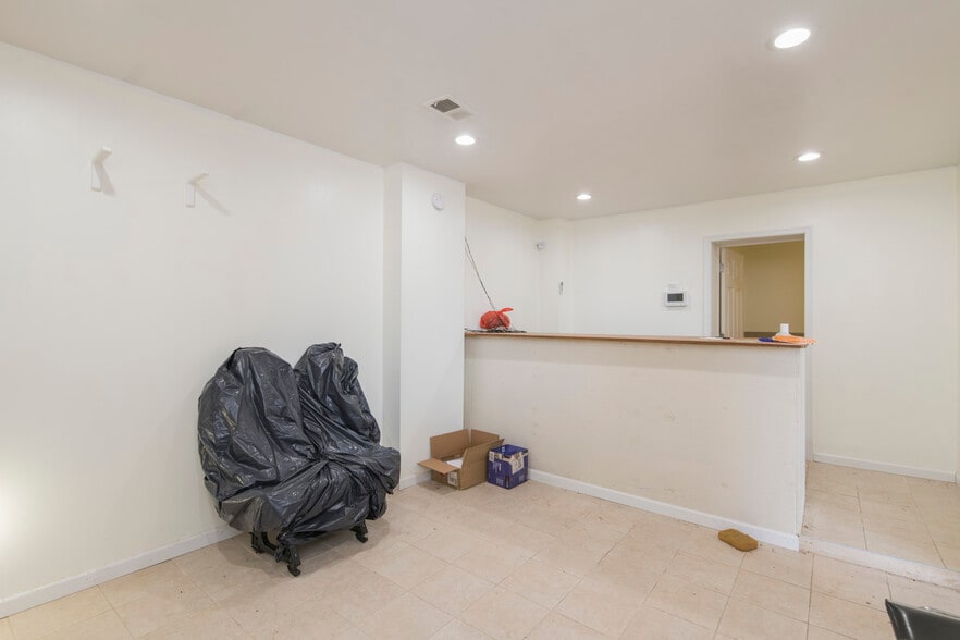 More Photos Of 4233-37 Park, Philadelphia Light Distribution For Sale