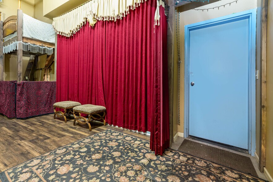 More Photos Of 12150 Charles Dr, Grass Valley Warehouse For Sale