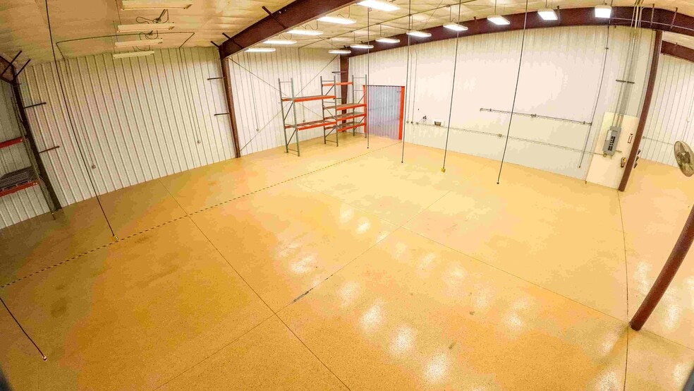 More Photos Of 601 4th St, De Smet Warehouse For Lease