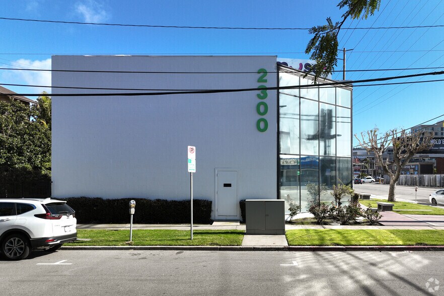 More Photos Of 2300 S Sepulveda Blvd, Los Angeles Office For Lease