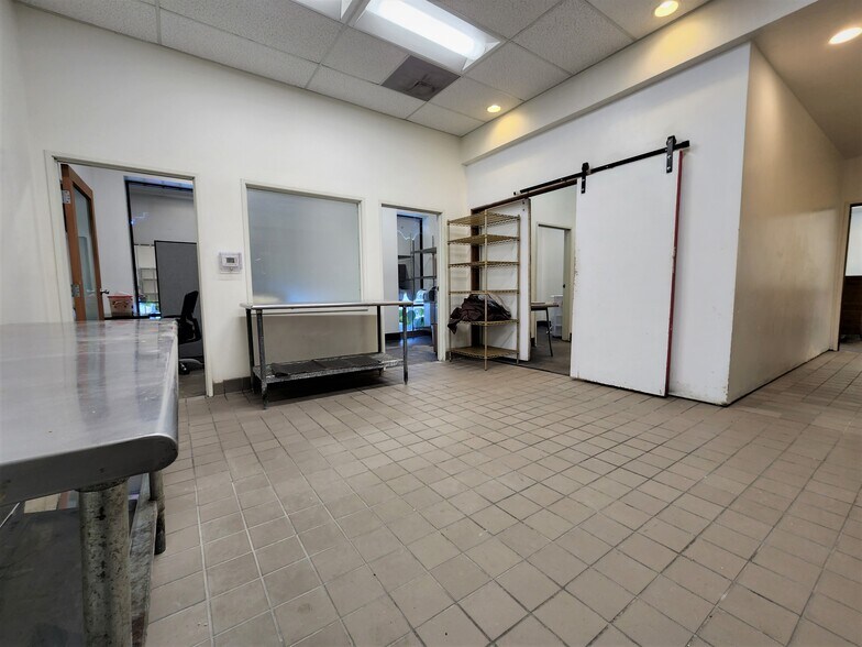 More Photos Of 1066-1070 S Fairfax Ave, Los Angeles Restaurant For Lease