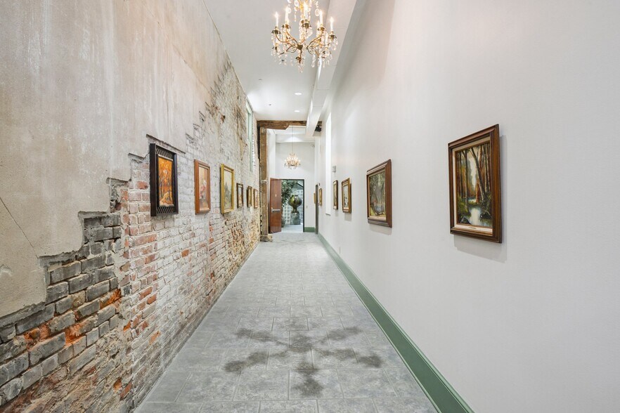 More Photos Of 747 Magazine St, New Orleans Office For Sale