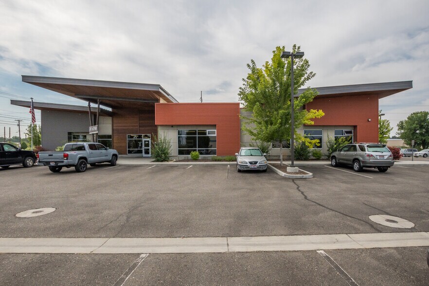 More Photos Of 201 N Maple Grove Rd, Boise Office For Lease