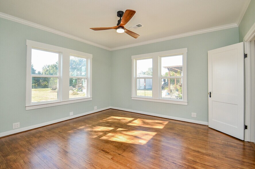 More Photos Of 803 Austin St, Richmond Office Residential For Lease