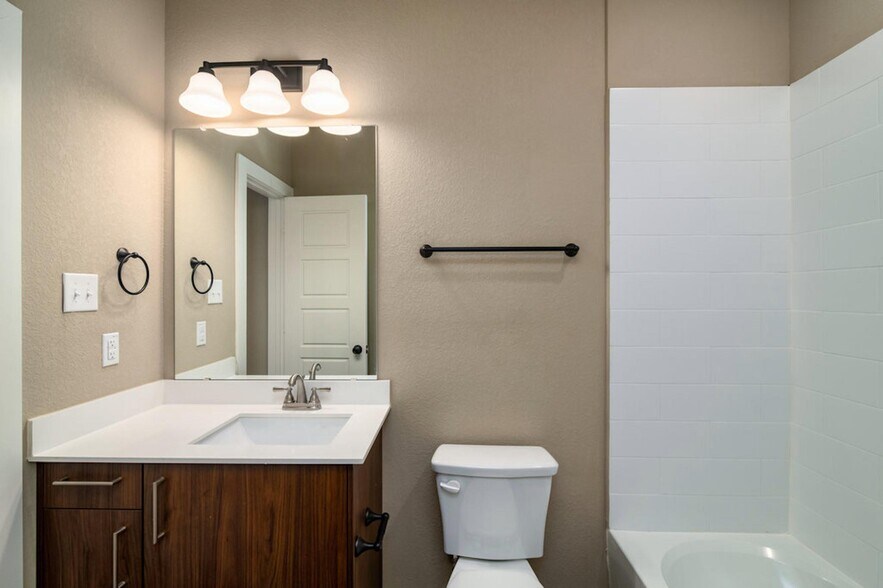 More Photos Of 640 Fallow Dr, Venus Multifamily For Sale